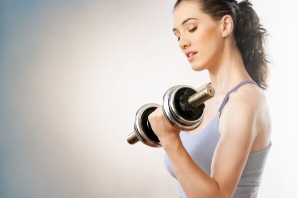 Physical exercises with dumbbells help to lose weight by 5 kg in 7 days
